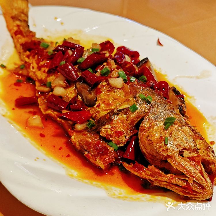 朋友带我去了二姐海鲜坊，说他在这家吃了块十年了