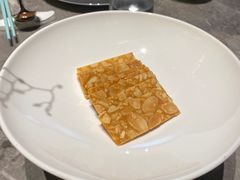 杏仁酥-宫燕府·京菜·烤鸭·淮扬菜(王府中心店)