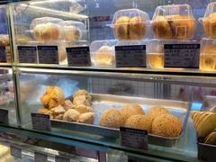 面包甜点陈列柜-白玉兰食品甜凤店(合生汇店)