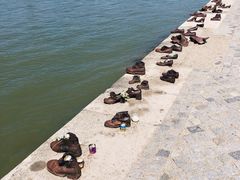 -多瑙河畔鞋履雕塑