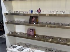 -视野联行眼镜•蔡司•依视路(温江店)