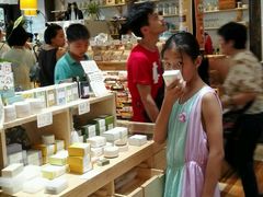 -猫的天空之城概念书店(杭州南宋御街店)