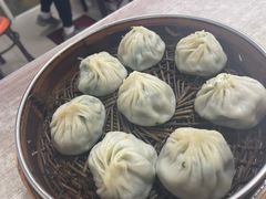 荠菜鲜肉小笼包-曼曼汤包(建国西路店)