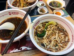 -呷佬·长沙手工米粉(金沙江路店)