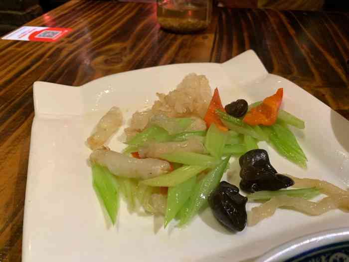 打分 一品鲜.虽然偏远于市中心.但生意好像比市中心还要好.