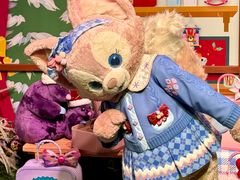 -小镇影院迪士尼小熊Duffy与他的朋友合影地