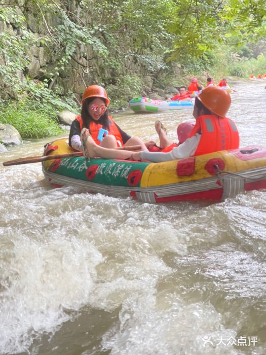 仙山谷激浪漂流图片