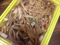 酸萝卜炒粉-小镇大厨新概念复合中餐厅(万达广场大连高新店)