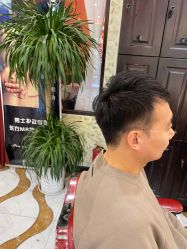 -东方先生国潮男士理发馆