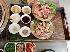 -围炉肉舍•炭烤活鳗•丹东海鲜烤肉(步行街店)