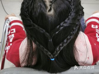 很多家长喜欢女儿的原因，就是可以给她穿漂亮裙子