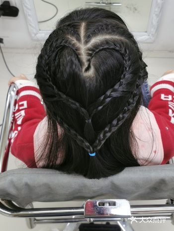 很多家长喜欢女儿的原因，就是可以给她穿漂亮裙子