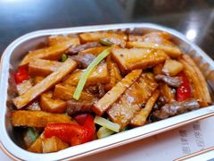 彩椒牛柳炒鲜菇-徐记海鲜·宴会(大唐西市|丰庆店)