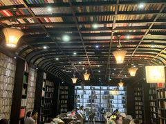 -钟书阁(松江泰晤士小镇店)