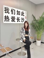 -单色舞蹈
