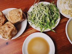 老虎菜-宝瑞门钉肉饼店