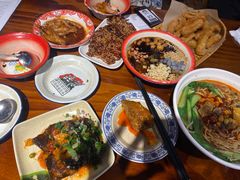 -爆炸头阿姨小四川正宗川味小吃(无任何分店)