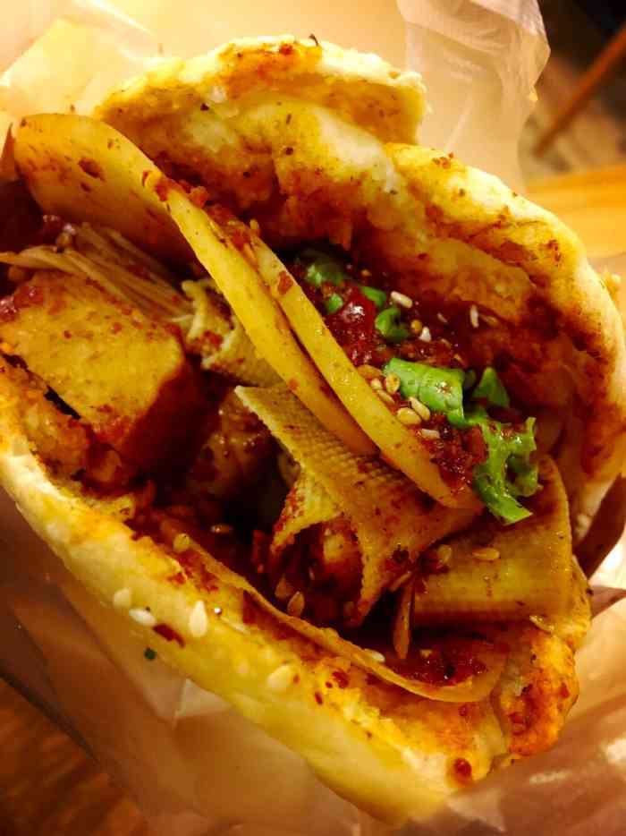 安康麻辣烫夹馍-"非常推荐,两个安康男孩开的店,店不大但是.