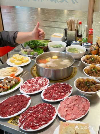 我不管。。这个鲜活牛肉火锅一定要吃！！