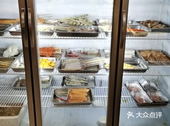 和这几个朋友一起来会去融合餐厅。打卡。位置的话