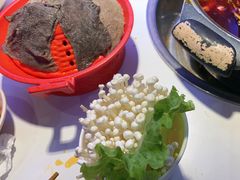 -钢管厂五区小郡肝串串香(蜀都万达店)