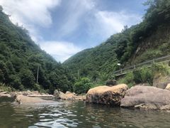 -安吉龙王山峡谷漂流