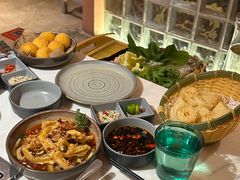 -喃喃椰·糟粕醋·椰子鸡火锅(七堡花园店)