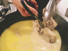 -鲜入围煮花胶鸡海鲜火锅