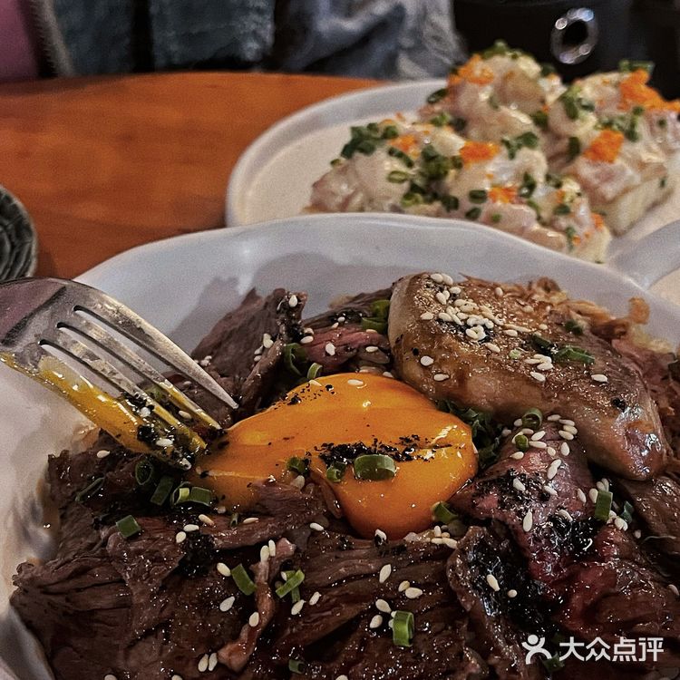 谁能拒绝上海这碗黑松露鹅肝和牛饭!值得n刷