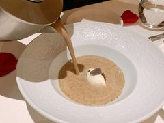 蘑菇汤配黑松露奶油-福楼法餐厅FLO