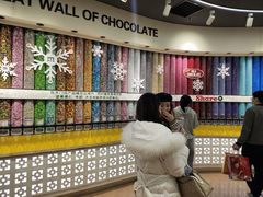 -m豆巧克力世界(上海世茂广场店)