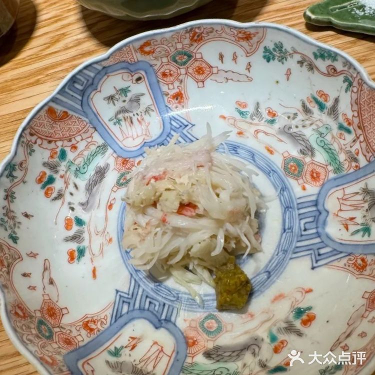朋友酒杯碰一碰