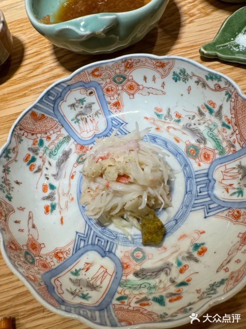 朋友酒杯碰一碰