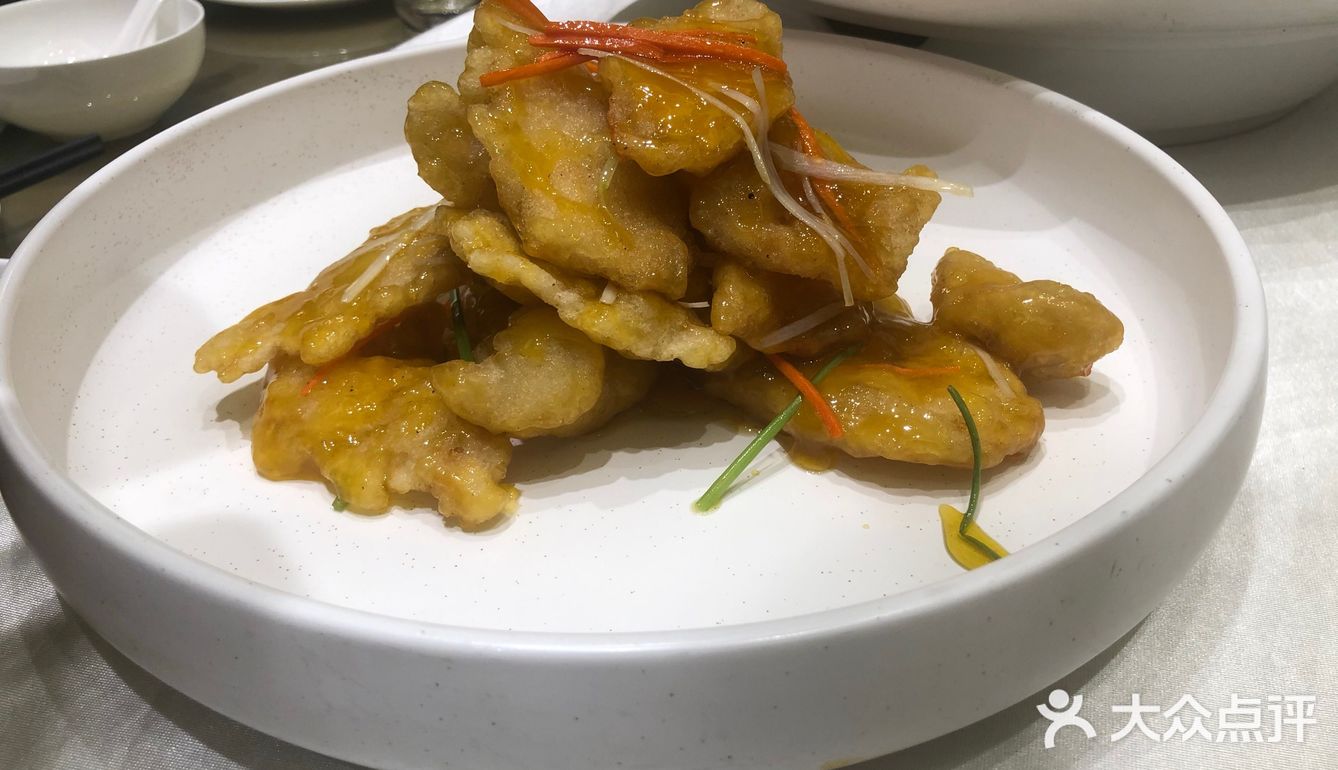 我们拿手机拍菜，工作人员不让拍