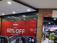 -伯肯黑德角名品折扣购物中心