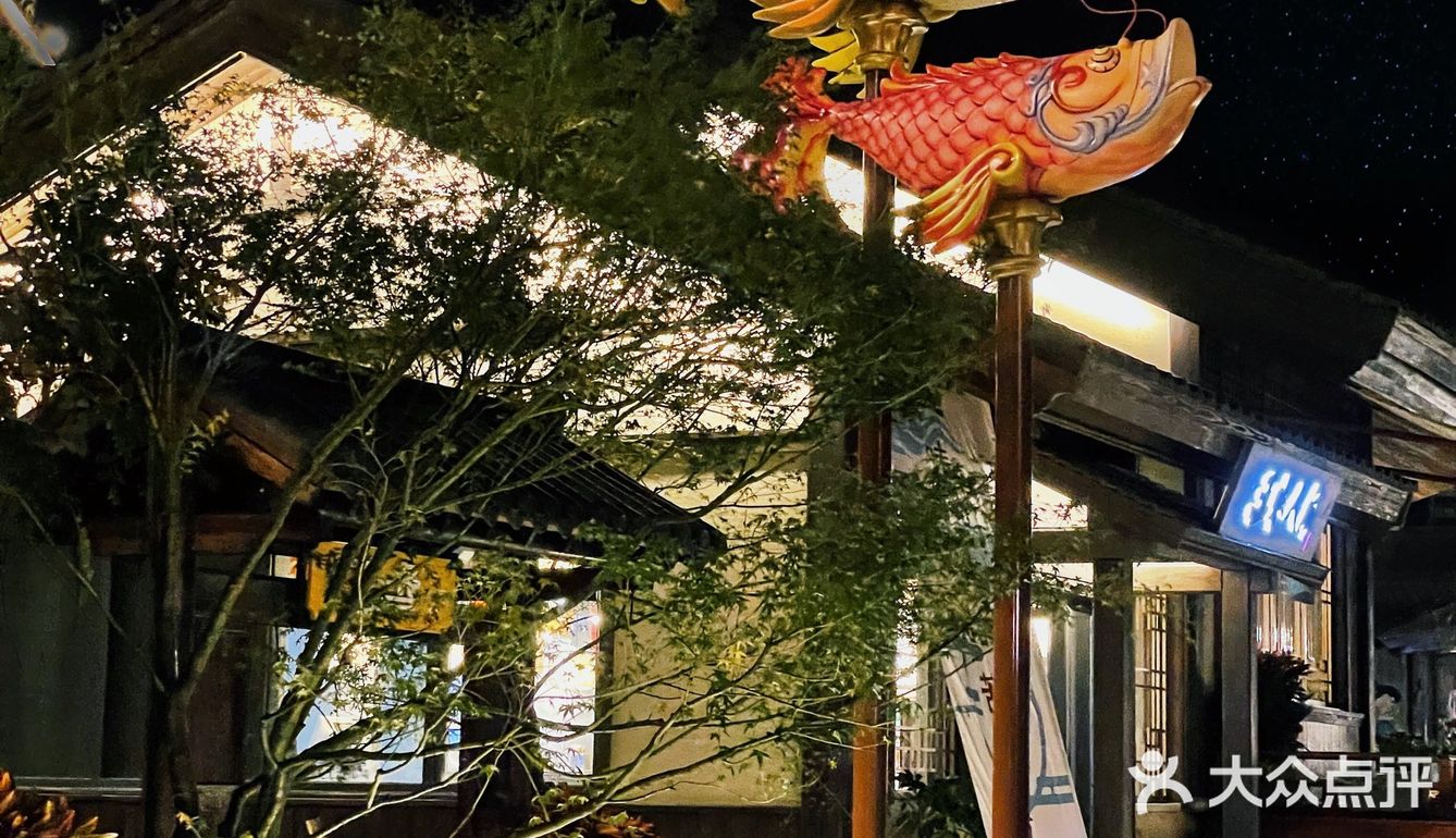 这里是青岛｜初秋夜晚的古唐小镇如同仙境🏯