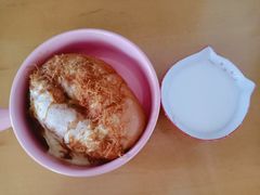 -红宝石·鲜奶小方·海派西点房(南丹店)