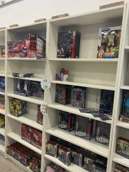 -逝水玩具折扣店