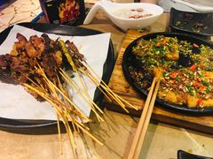 -何师烧烤·香辣蟹·川菜·30年老品牌(太古里旗舰店)