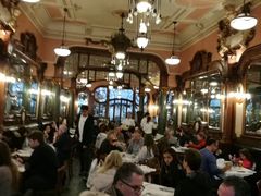 -Majestic Café