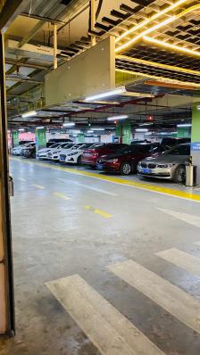 宜春万达广场-停车场-"宜春万达广场地下停车场蛮大的,整个地下停.