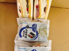 -全家便利店(洛川东路店)