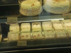 -红宝石·鲜奶小方·海派西点房(金杨店)