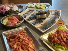 -围炉肉舍•炭烤活鳗•丹东海鲜烤肉(步行街店)