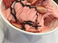 草莓雪奶-梁子刨冰王&梁小糖(王顶堤店)