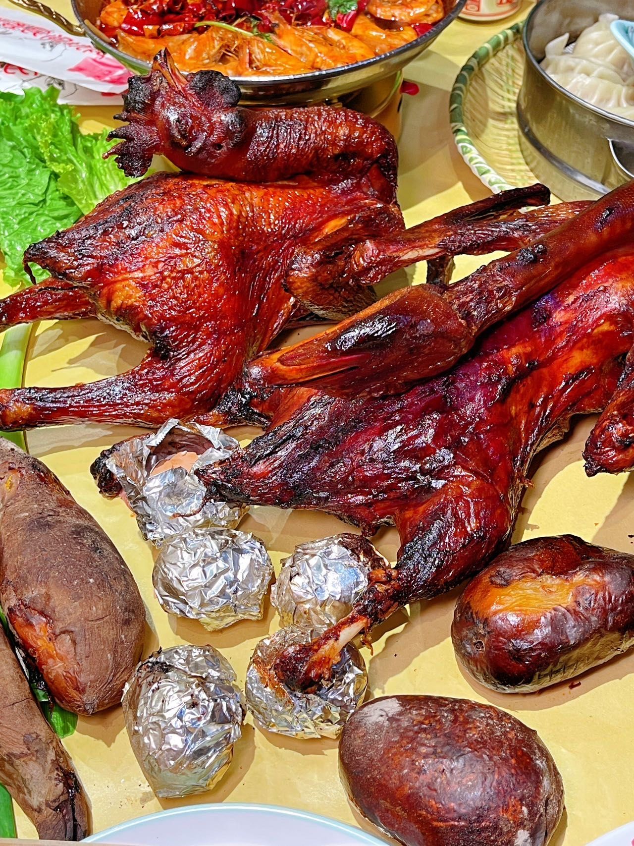 长春烤鸡排队王!土窑坑烤太绝啦!