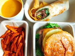 烤菠萝牛肉汉堡-HELLO 27 意面·沙拉·帕尼尼