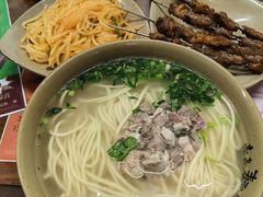 -亮亮面馆(经六路店)