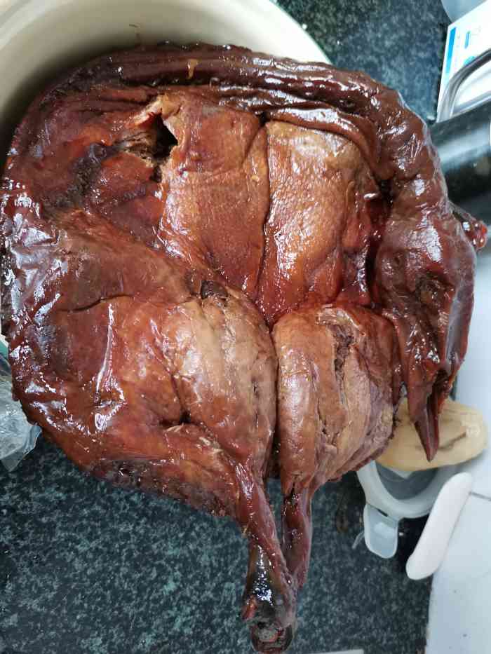 改名叫卢记向塘酱鸭我根据导航去找到的服务态度一般但是酱鸭的味道不