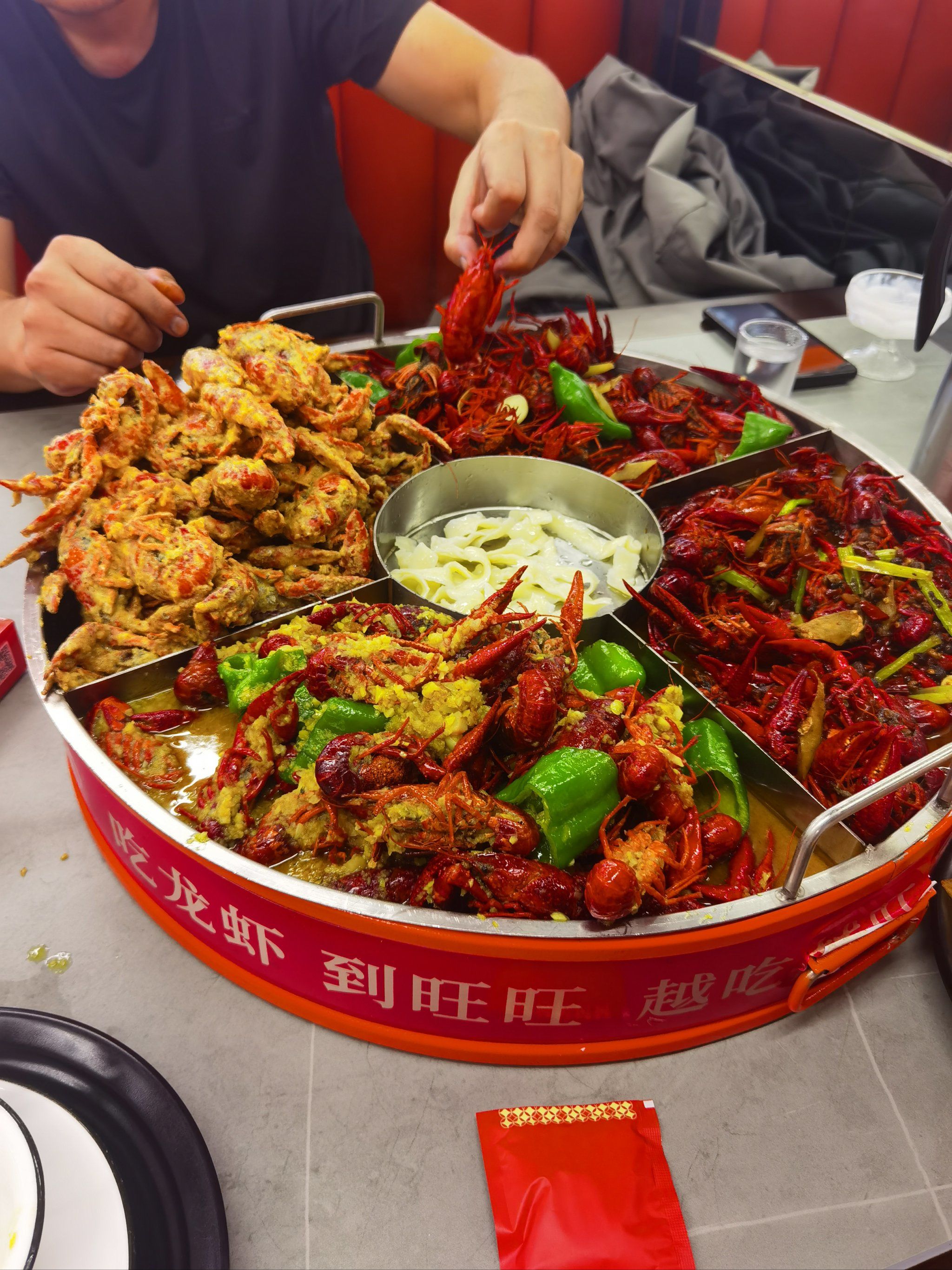 小龙虾拼盘,谁敢来一战?